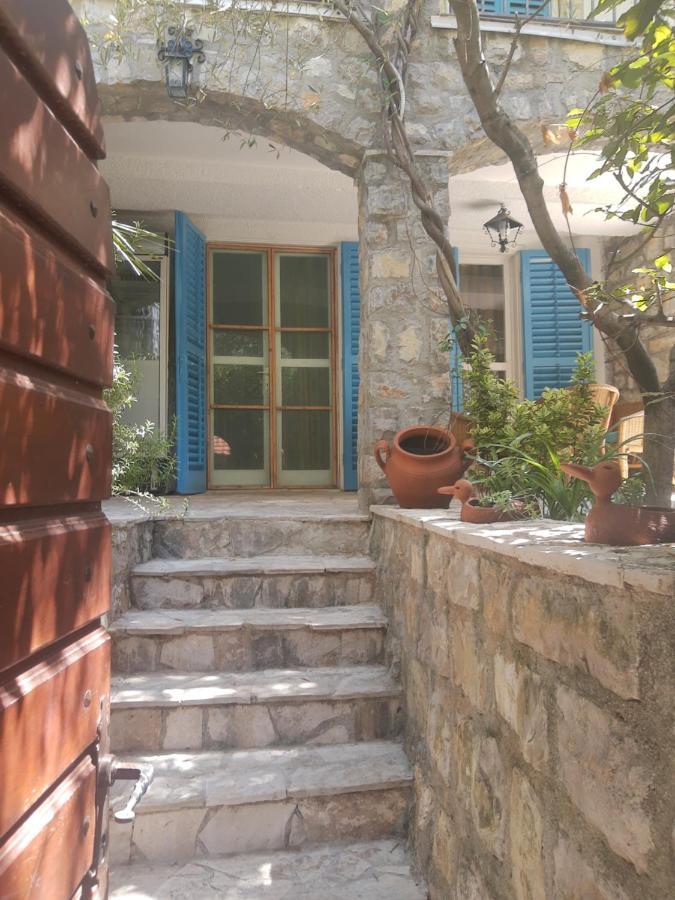 Sea-Side Old Stone Villa With A Private Garden Budva Exterior photo