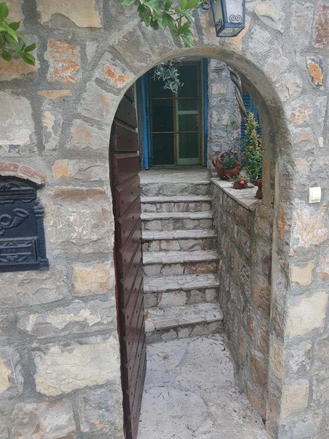 Sea-Side Old Stone Villa With A Private Garden Budva Exterior photo