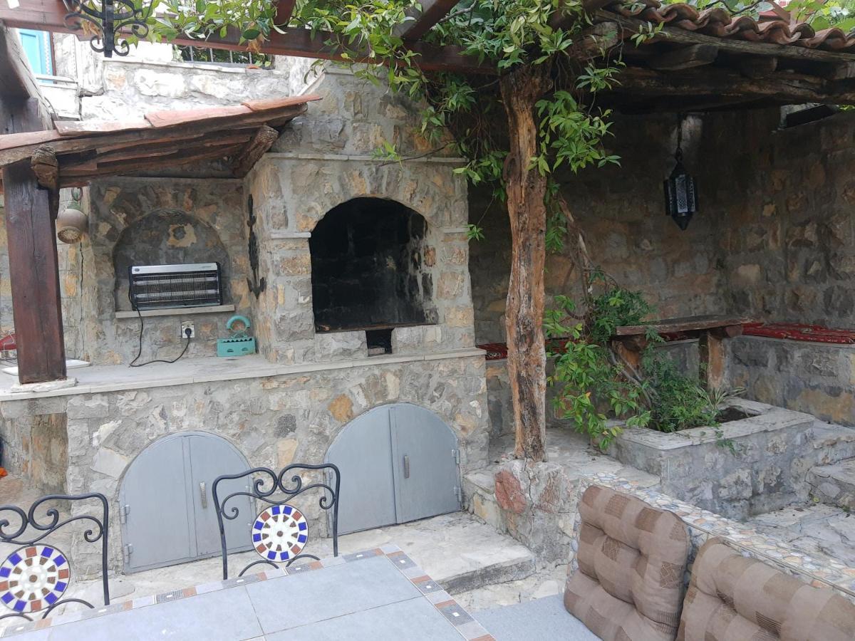 Sea-Side Old Stone Villa With A Private Garden Budva Exterior photo