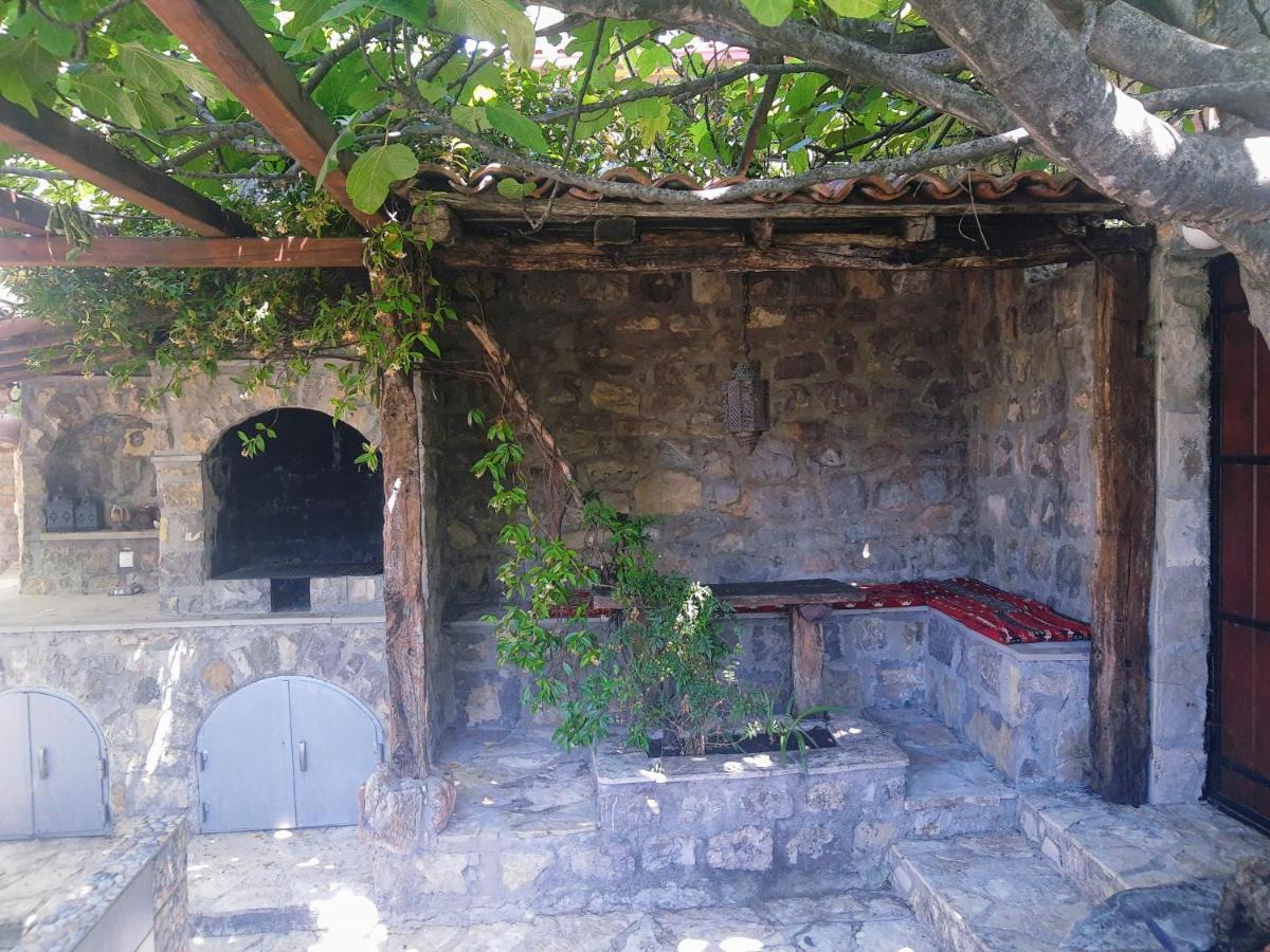 Sea-Side Old Stone Villa With A Private Garden Budva Exterior photo