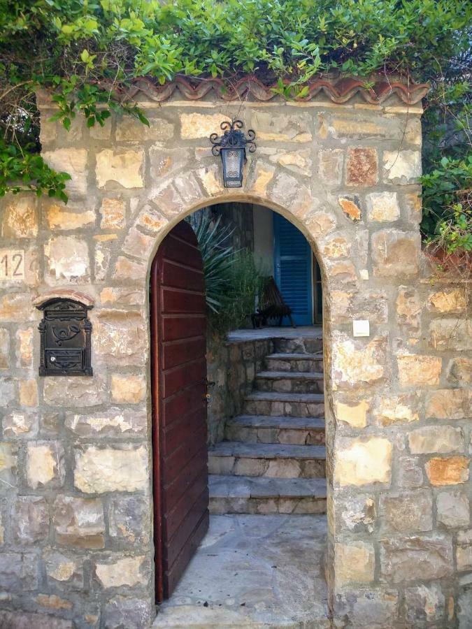 Sea-Side Old Stone Villa With A Private Garden Budva Exterior photo